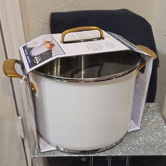 Cuisinart Clasaic 8QT Stainless Steel Stock Pot w/Cover & Brushed Gold Handles - Picture 9 of 12